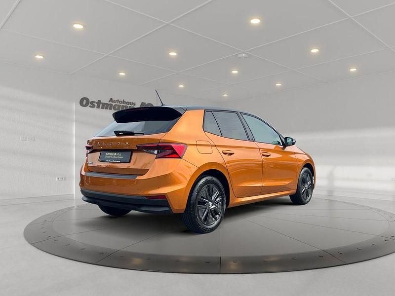 Gebraucht Skoda Fabia Ambition 95 PS (69 kW) 2022 Phoenixorange metallic Kleinwagen