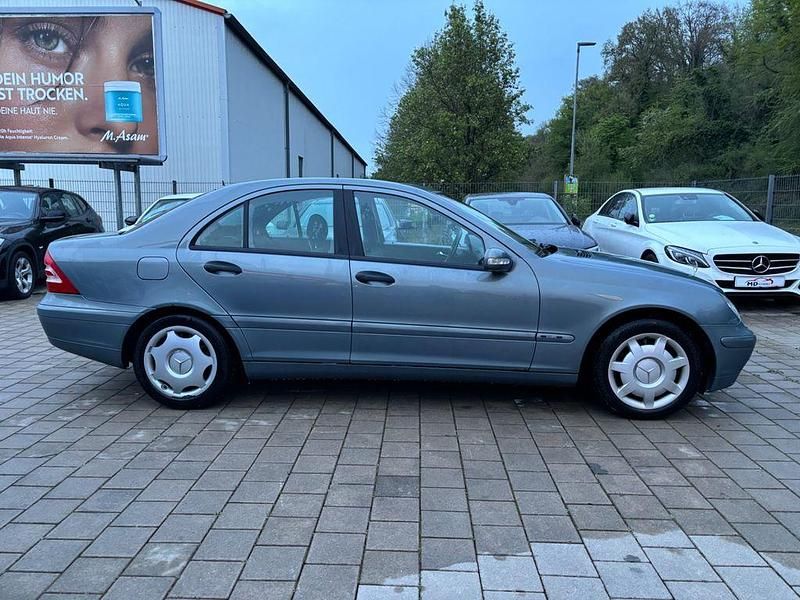 Gebraucht Mercedes C220 150 PS (110 kW) 2004 Blau Limousine