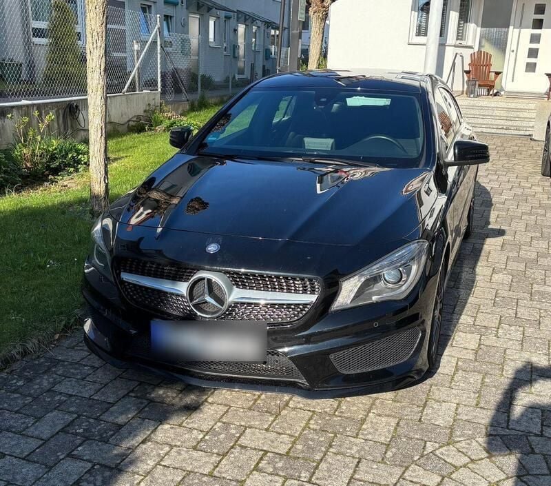 Schwarz Gebraucht 2015 Mercedes CLA200 Shooting Brake AMG line Kombi | 16.800 € (Fairer Preis) - Bild 1/4