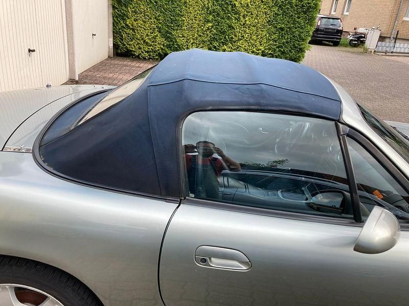 Second-hand Mazda MX5 110 CP (80 kW) 2003 Argintiu Cabrio