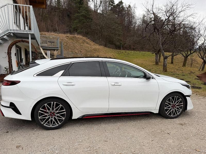 Gebraucht Kia ProCeed GT 204 PS (150 kW) 2023 Weiß Kombi