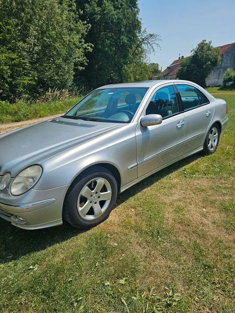 Gebraucht Mercedes E200 163 PS (119 kW) 2004 Silber Limousine