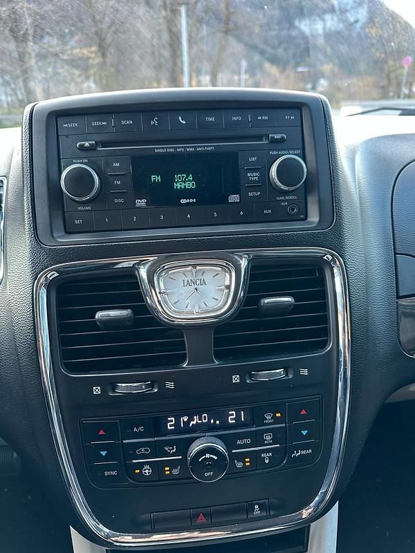 Gebraucht Lancia Voyager 177 PS (130 kW) 2012 Schwarz Van / Kleinbus