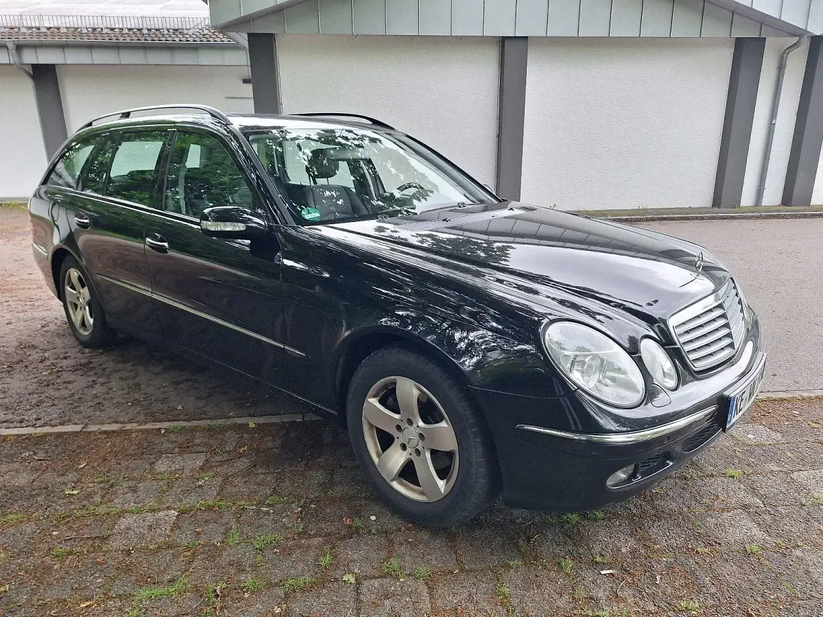 Gebraucht Mercedes E240 160 PS (117 kW) 2004 Schwarz Kombi