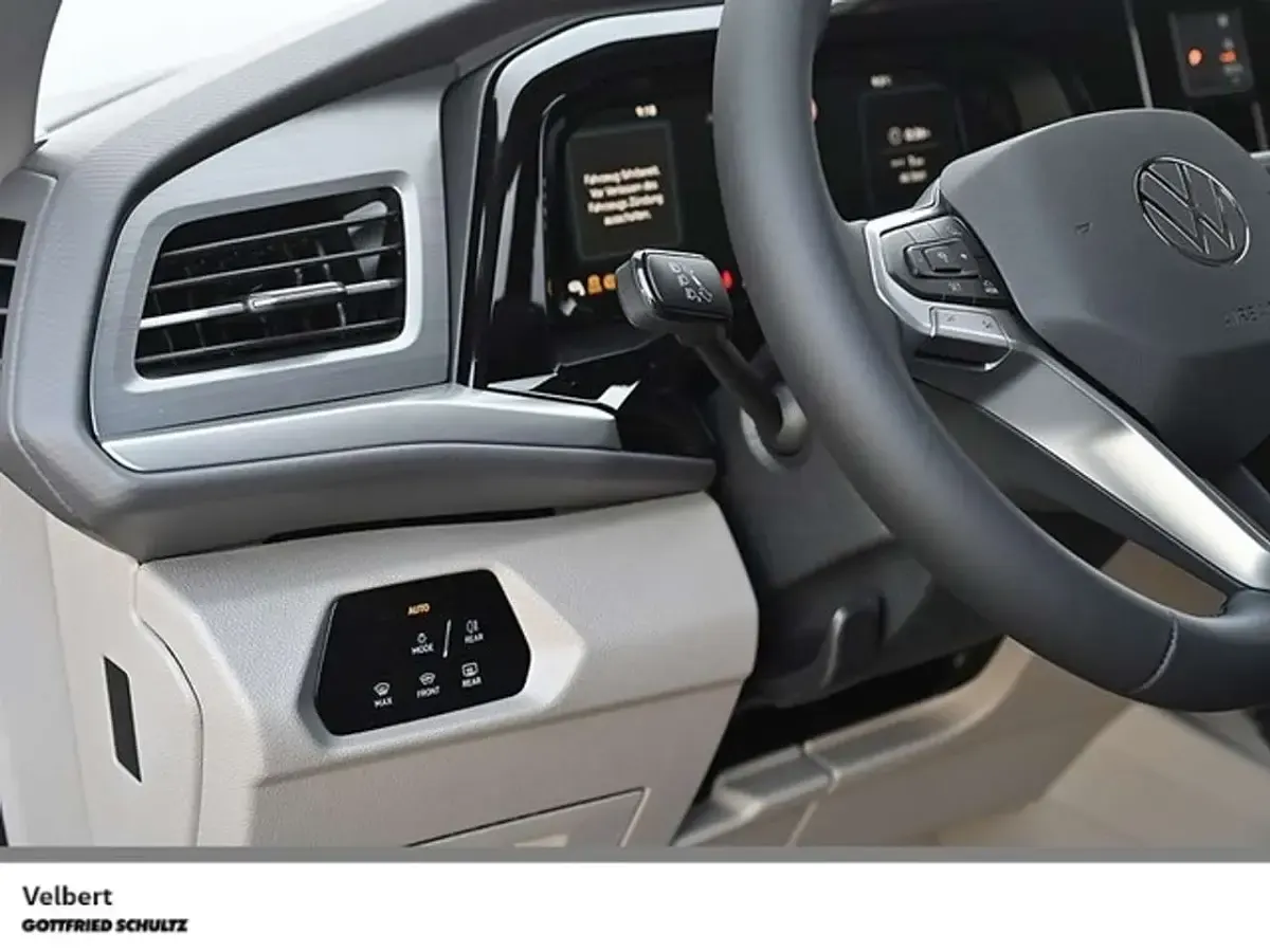 Gebraucht VW Multivan Life 150 PS (110 kW) 2026 Pure grey Van / Kleinbus