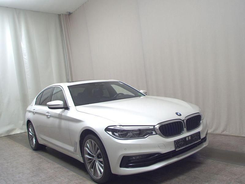 Gebraucht BMW 530e Sport Line 252 PS (185 kW) 2020 Mineralweiss metallic Limousine