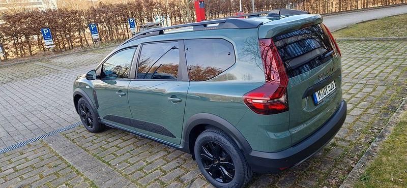 Gebraucht Dacia Jogger Extreme 110 PS (80 kW) 2024 Grün Van / Kleinbus