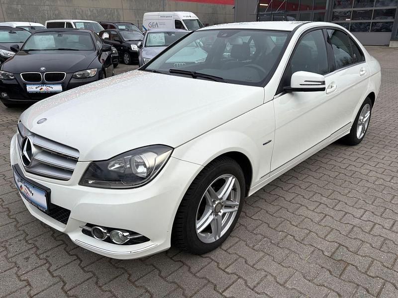 Gebraucht Mercedes C180 156 PS (114 kW) 2011 Weiß Limousine