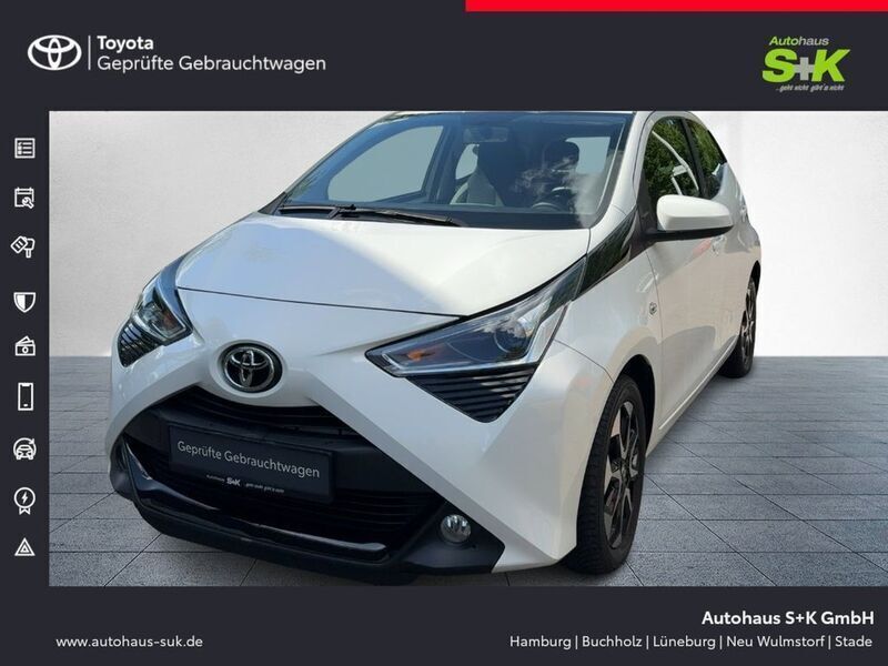 Pianosaweiß Gebraucht 2021 Toyota Aygo Connect Style Kleinwagen | 12.480 € (Fairer Preis) - Bild 1/4