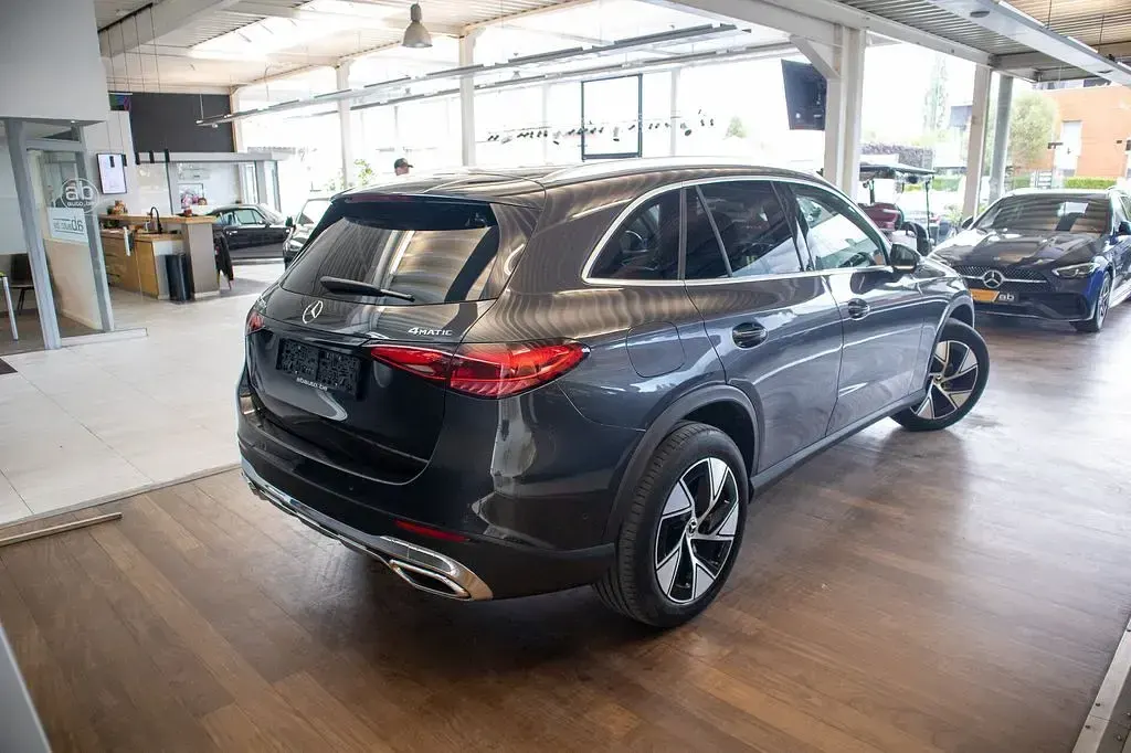 Gebraucht Mercedes GLC300e 313 PS (230 kW) 2023 Grau SUV