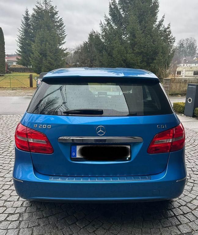 Gebraucht Mercedes B200 136 PS (100 kW) 2013 Blau Van / Kleinbus