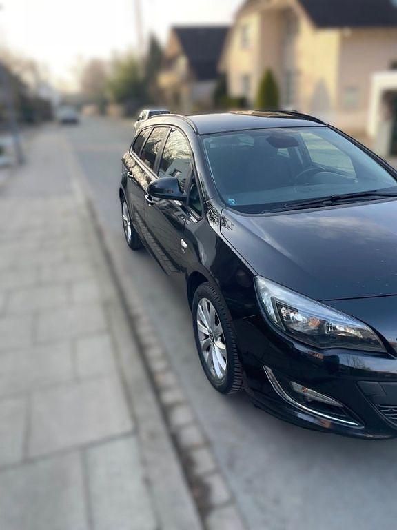 Gebraucht Opel Astra 165 PS (121 kW) 2013 Kombi