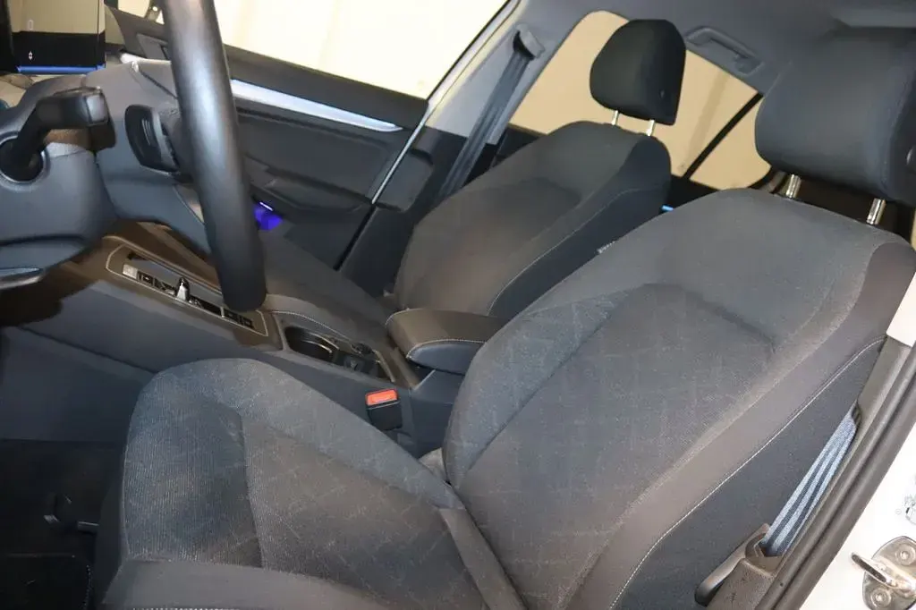 Gebraucht VW Golf VIII Life 116 PS (85 kW) 2023 Pure white Limousine