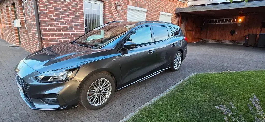 Gebraucht Ford Focus ST-Line 150 PS (110 kW) 2020 Grau Limousine