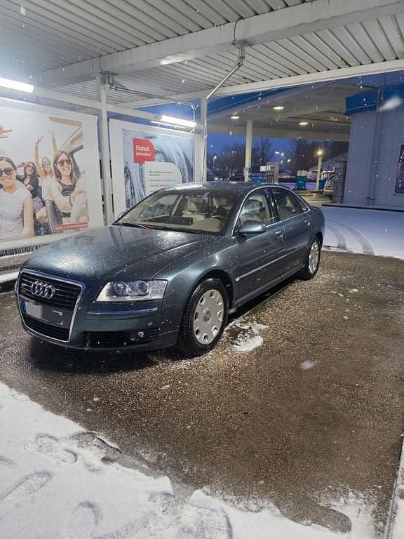 Grau Gebraucht 2006 Audi A8 Ambiente Limousine | 10.100 € (Etwas zu teuer) - Bild 1/4