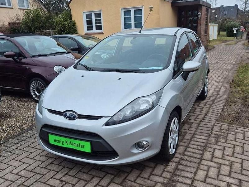 Gebraucht Ford Fiesta Champions Edition 69 PS (50 kW) 2012 Silber Kleinwagen