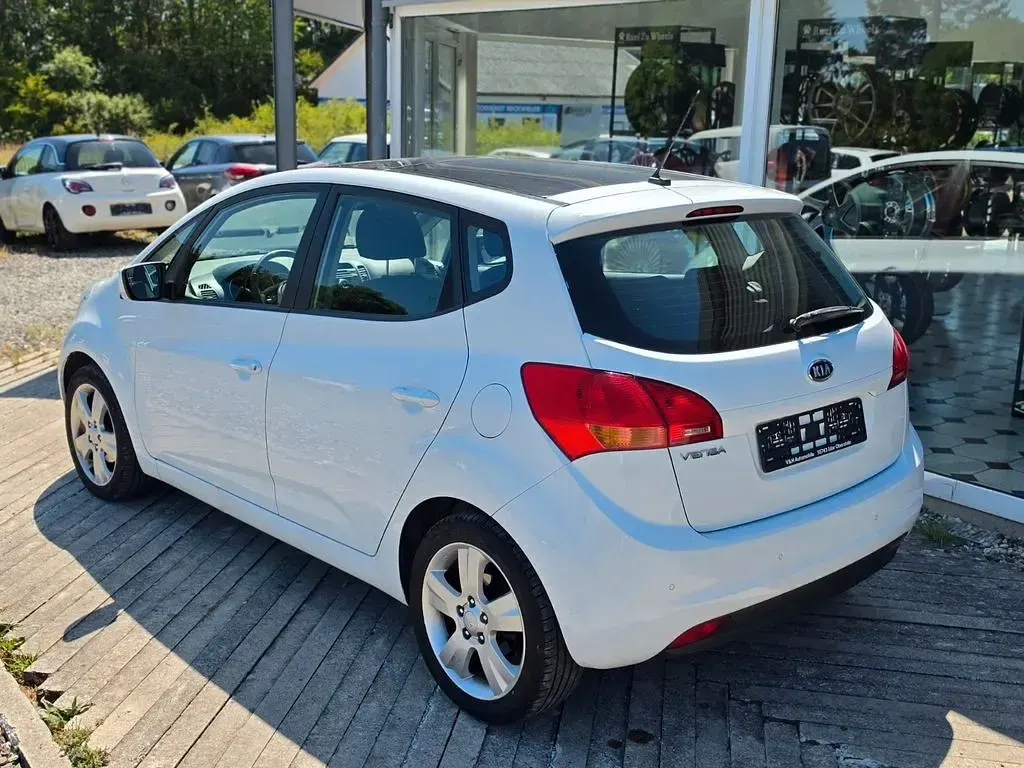Gebraucht Kia Venga Spirit 90 PS (66 kW) 2013 Weiß Kleinwagen