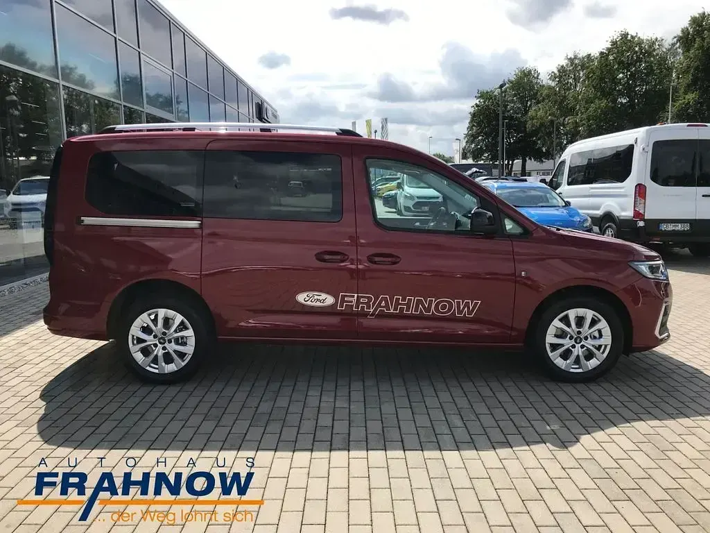 Gebraucht Ford Grand Tourneo Connect Titanium 150 PS (110 kW) 2025 Rot Van / Kleinbus