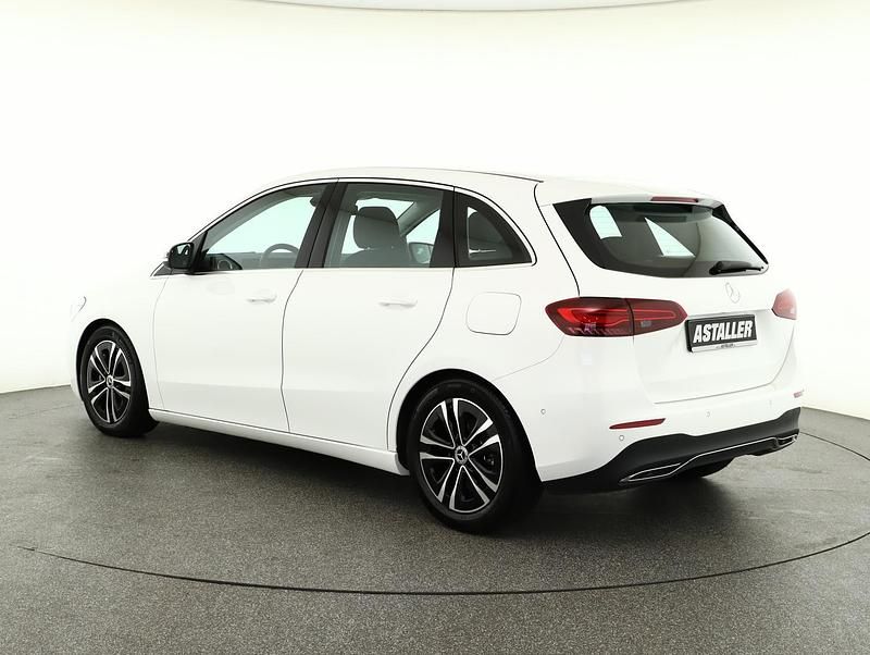 Gebraucht Mercedes B200 Progressive 150 PS (110 kW) 2024 Unilack polarweiß Van / Kleinbus