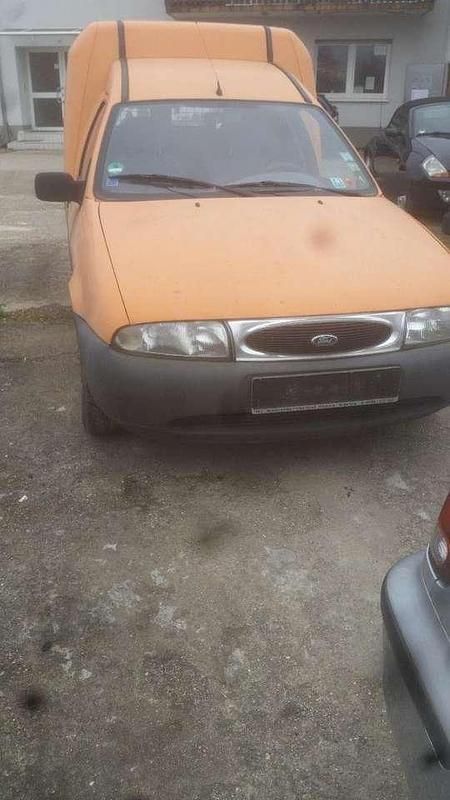 Gebraucht Ford Courier 60 PS (44 kW) 1997 Orange Van / Kleinbus