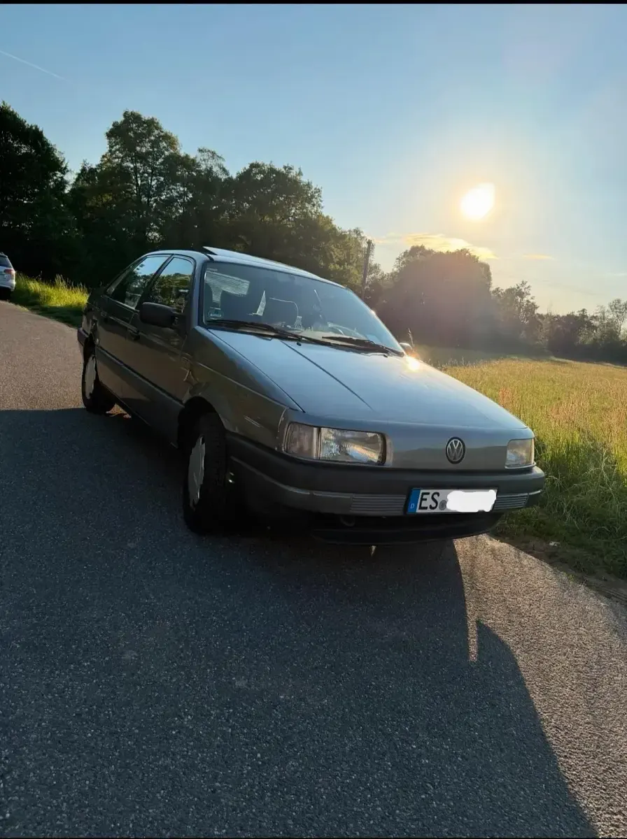 Gebraucht VW Passat 90 PS (66 kW) 1990 Grau Limousine