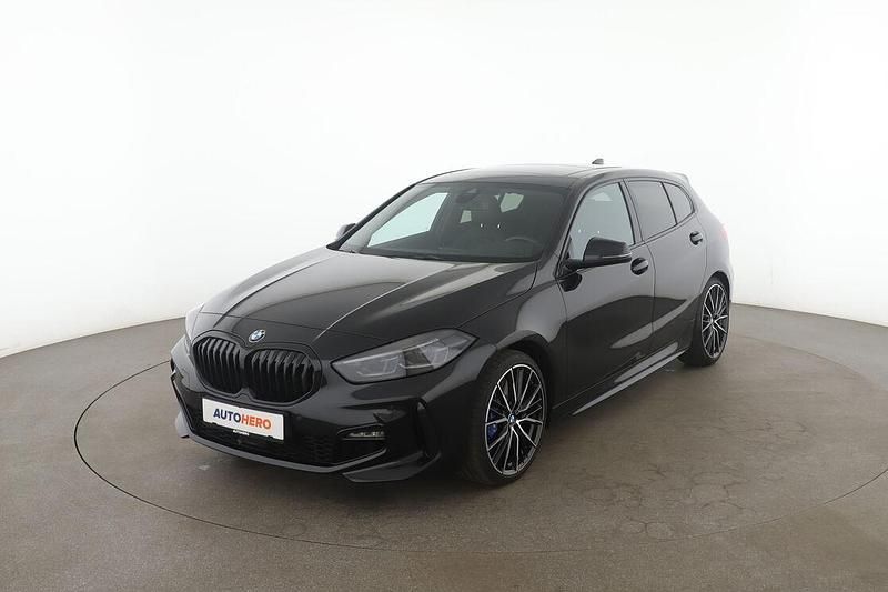 Schwarz Gebraucht 2021 BMW 120 M Sport Kleinwagen | 28.460 € (Teuer) - Bild 1/3