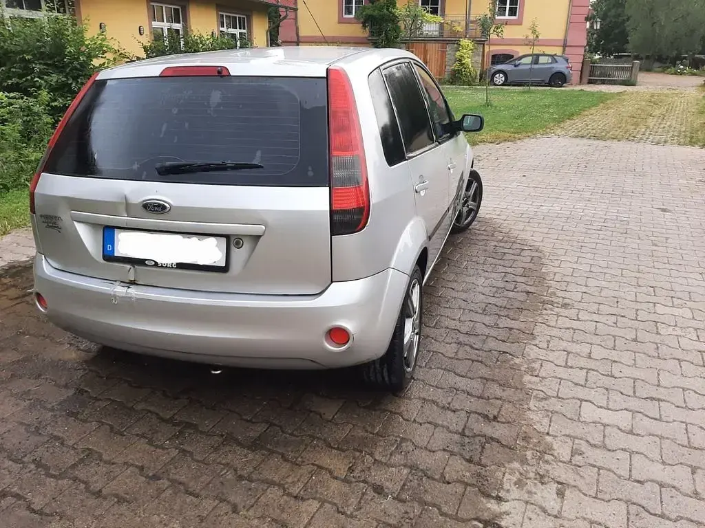 Gebraucht Ford Fiesta 80 PS (58 kW) 2005 Silber Kleinwagen