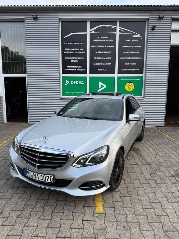 Silber Gebraucht 2015 Mercedes E200 Avantgarde Limousine | 15.999 € (Fairer Preis) - Bild 1/4
