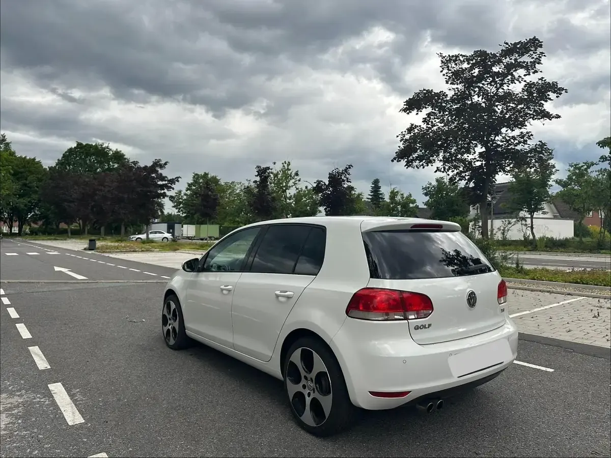 Gebraucht VW Golf VI 160 PS (117 kW) 2010 Weiß Kleinwagen