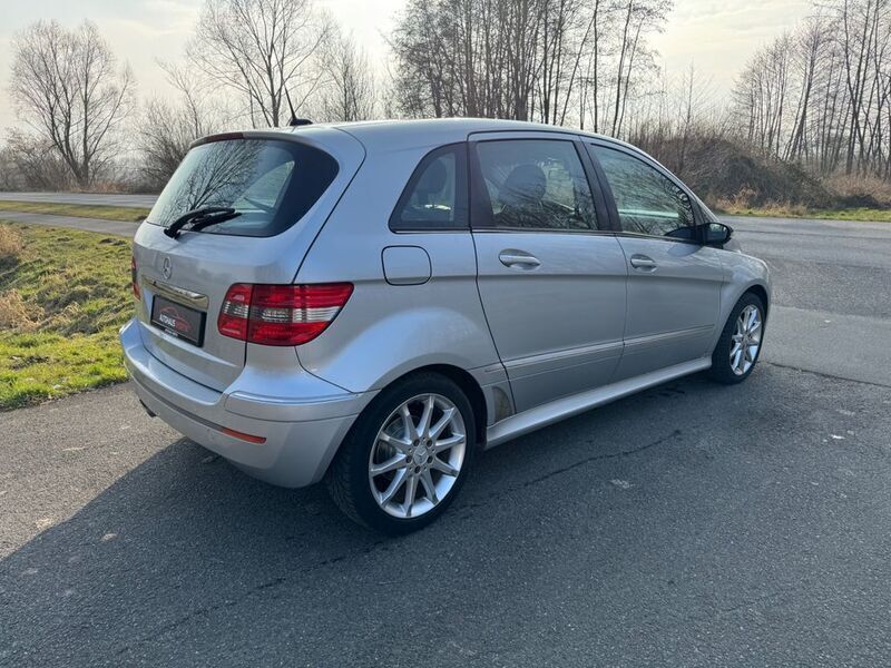 Gebraucht Mercedes B150 95 PS (69 kW) 2006 Silber Van / Kleinbus