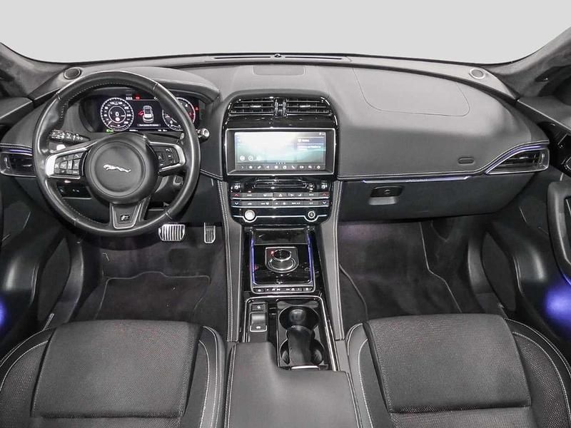 Gebraucht Jaguar F-Pace R-Sport 241 PS (177 kW) 2020 Silicon silver SUV