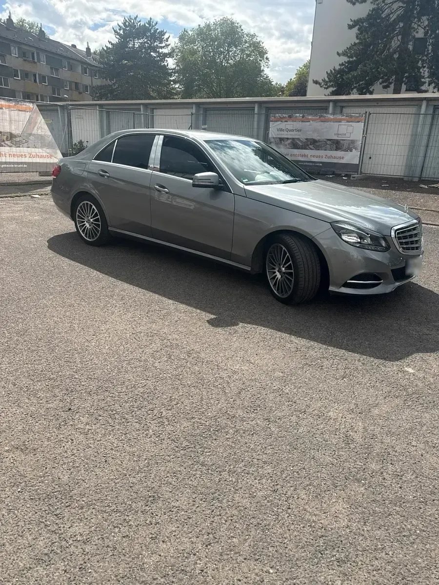Gebraucht Mercedes E250 204 PS (150 kW) 2013 Grau Limousine
