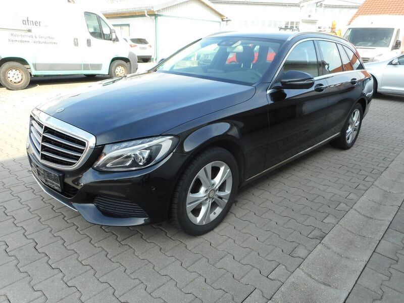 Schwarz Gebraucht 2018 Mercedes C220 Kombi | 9.999 € - Bild 1/4