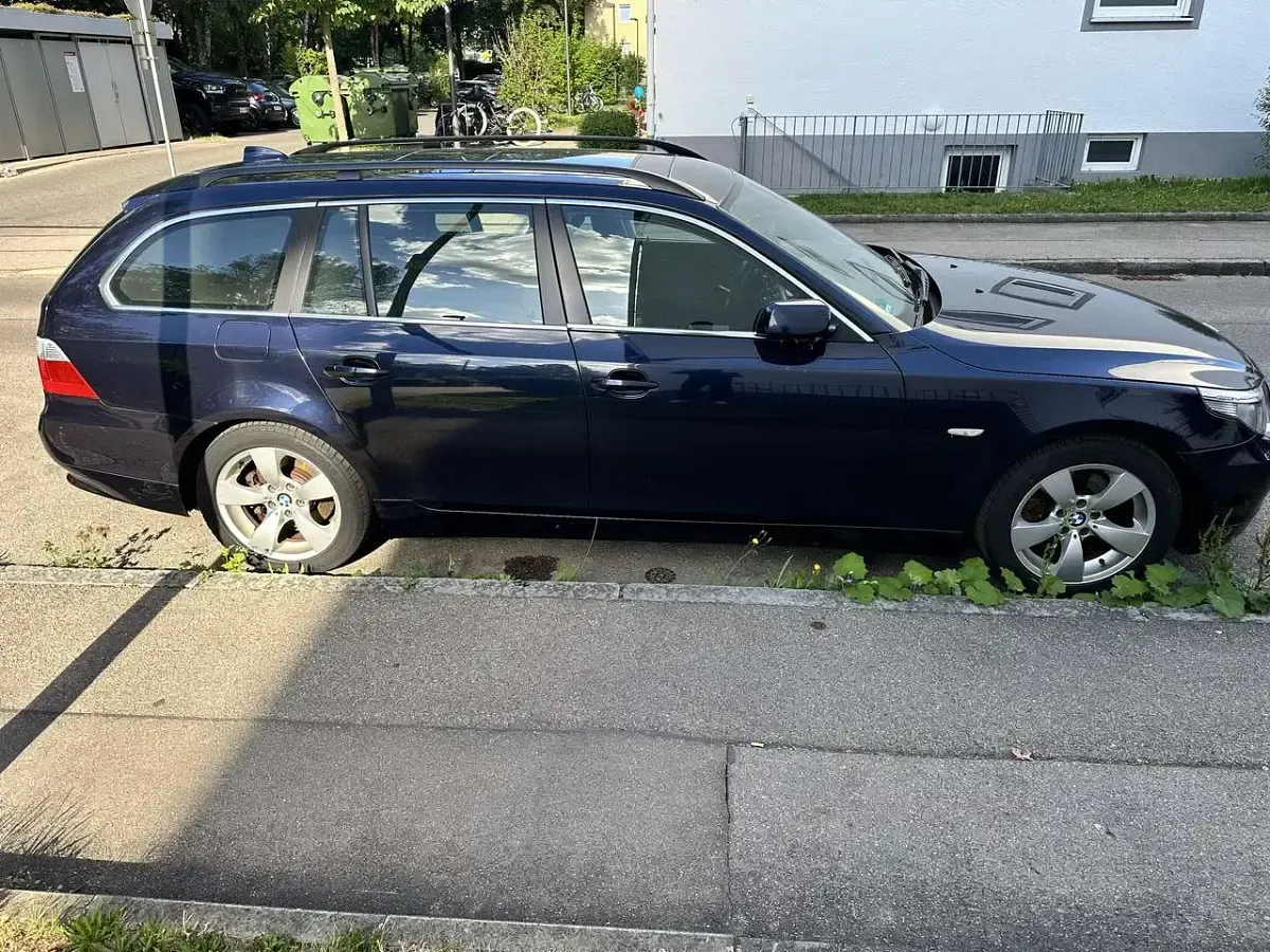 Gebraucht BMW 525 177 PS (130 kW) 2004 Blau Kombi