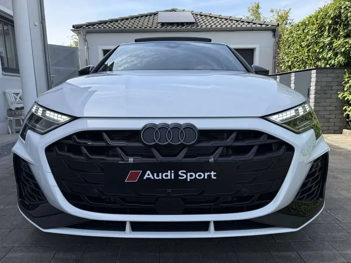 Gebraucht Audi S3 Sportback Ambiente 333 PS (244 kW) 2024 Weiß Kleinwagen