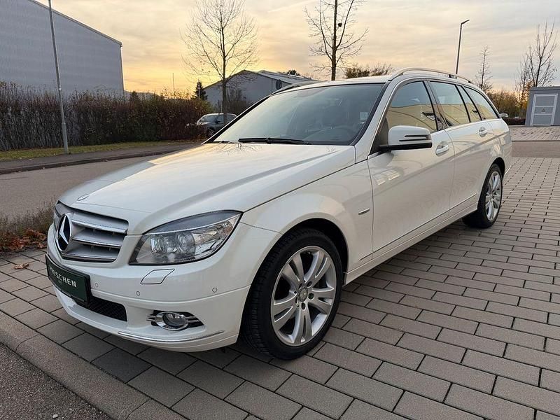 Weiß Gebraucht 2009 Mercedes C220 Avantgarde Limousine | 8.676 € (Fairer Preis) - Bild 1/4