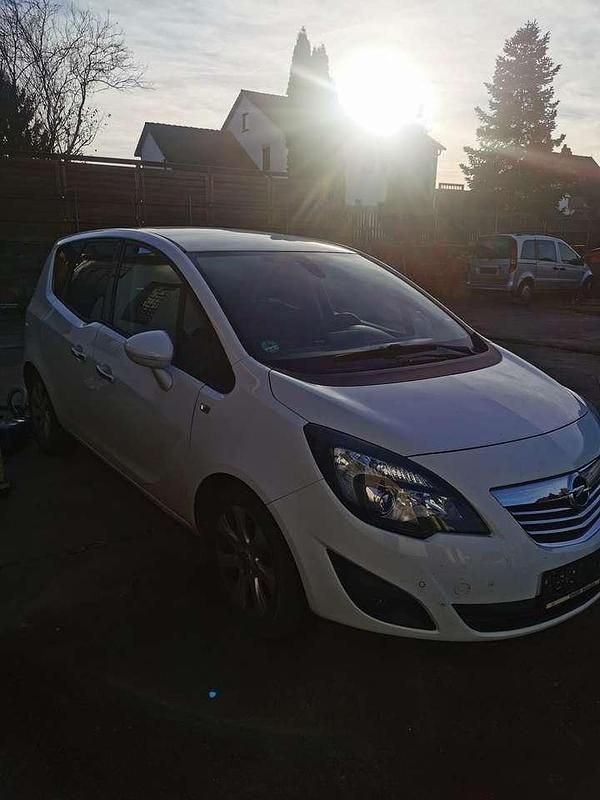 Gebraucht Opel Meriva Innovation 110 PS (80 kW) 2012 Casabl/arctic/eisweiss/kaolin Van / Kleinbus
