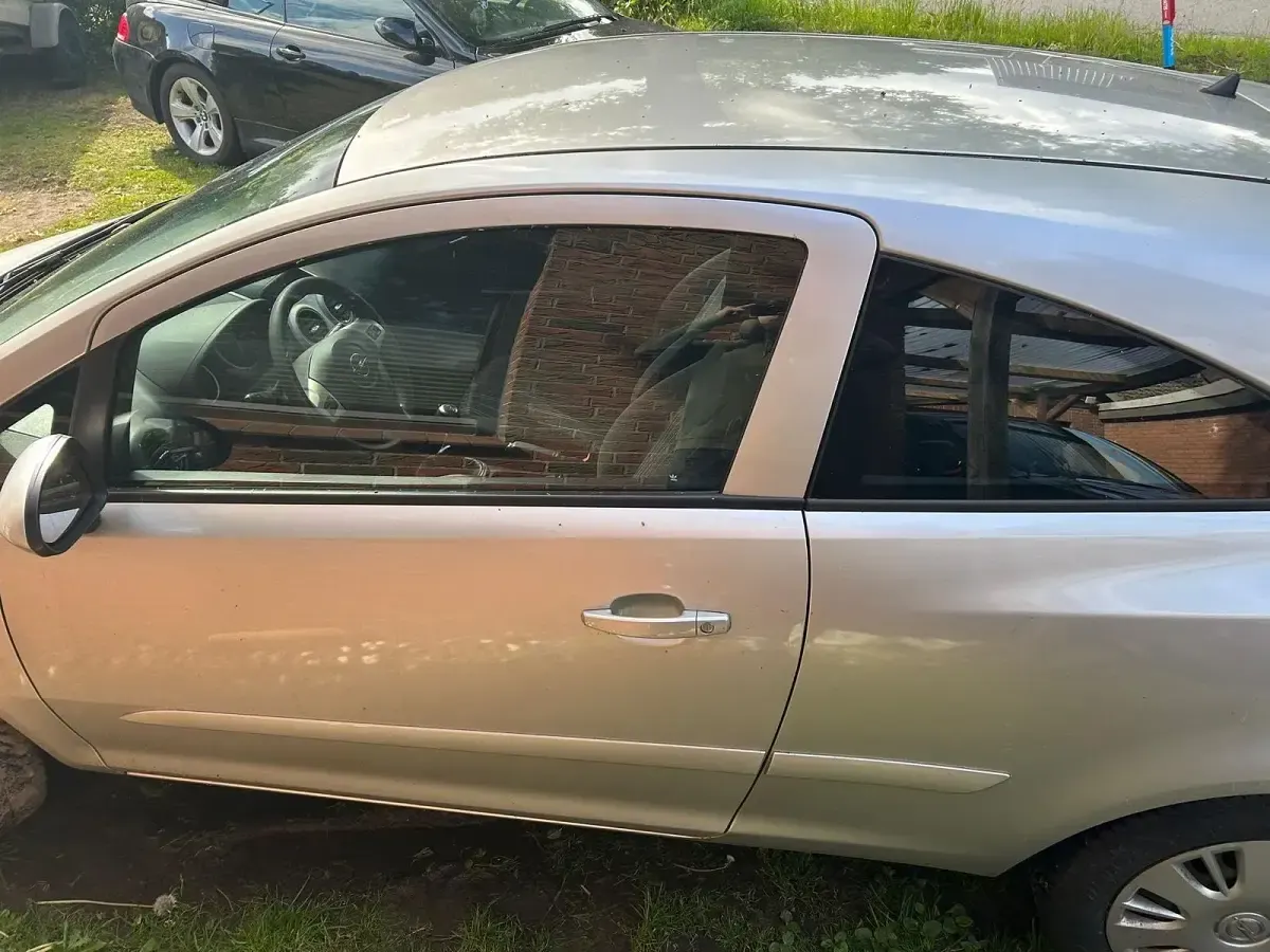 Gebraucht Opel Corsa 80 PS (58 kW) 2007 Silber Kleinwagen