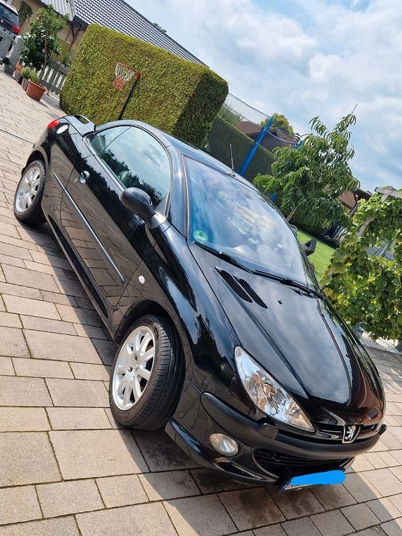 Schwarz Gebraucht 2002 Peugeot 206 CC Platinum Cabrio | 3.300 € (Teuer) - Bild 1/4