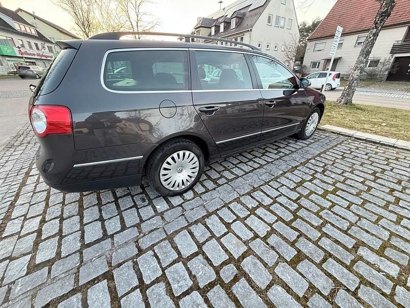 Gebraucht VW Passat 140 PS (102 kW) 2011 Braun Kombi