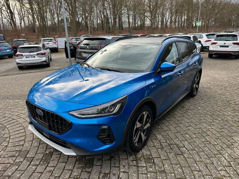 Blau Gebraucht 2024 Ford Focus Active Limousine | 20.900 € (Superpreis) - Bild 1/4