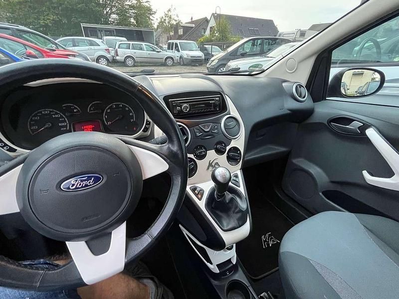 Gebraucht Ford Ka Titanium 69 PS (50 kW) 2012 Grau Kleinwagen