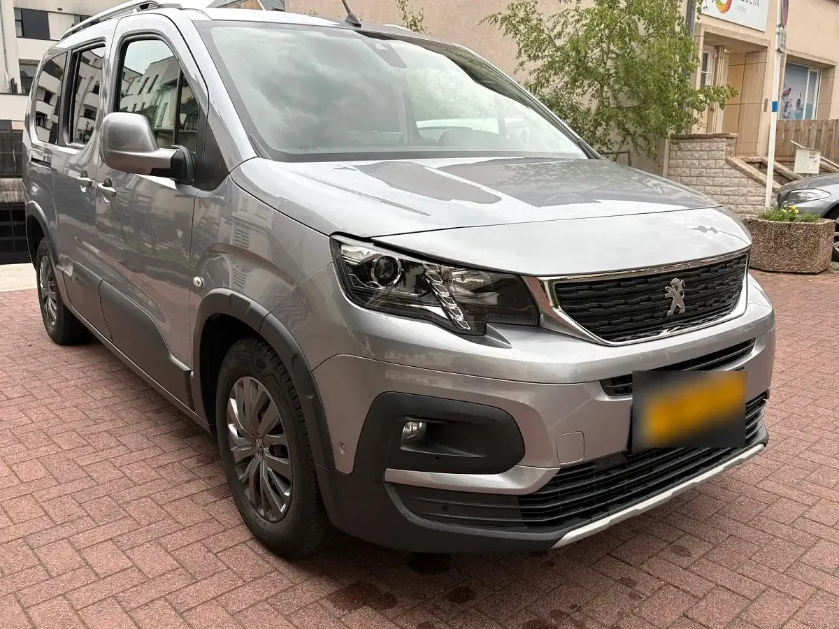 Gebraucht Peugeot Rifter 131 PS (96 kW) 2020 Silber Van / Kleinbus