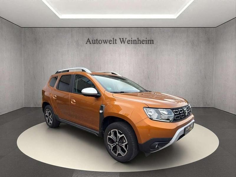 Orange Gebraucht 2021 Dacia Duster Prestige SUV | 16.999 € (Teuer) - Bild 1/4