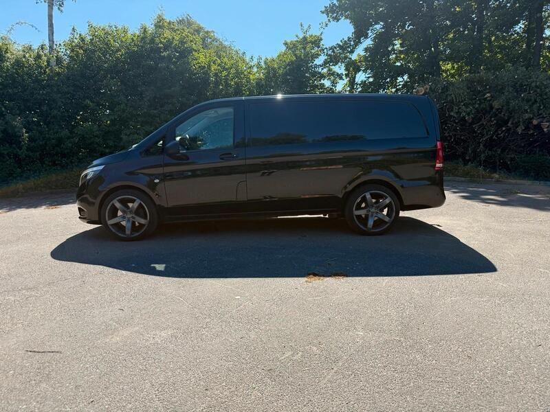 Schwarz Gebraucht 2018 Mercedes Vito Van / Kleinbus | 30.000 € - Bild 1/4