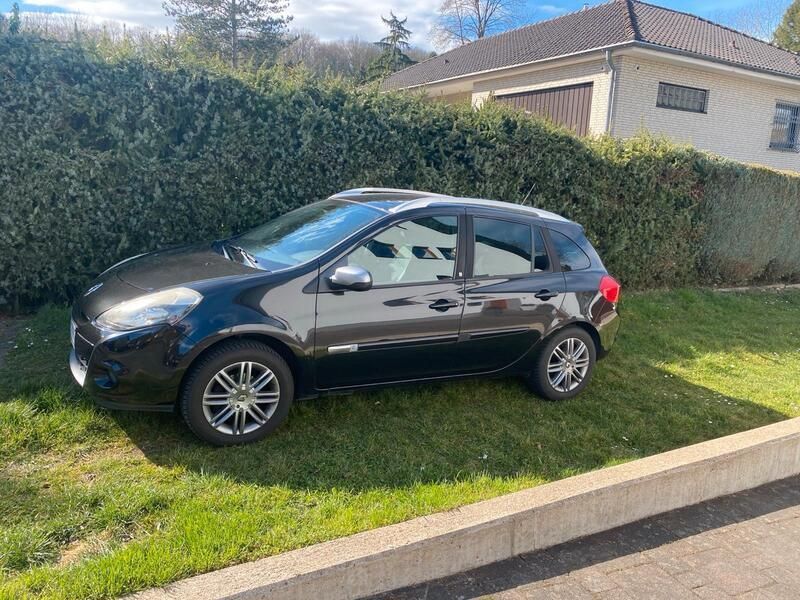 Schwarz Gebraucht 2010 Renault Clio GrandTour Night&Day Kombi | 4.500 € (Fairer Preis) - Bild 1/4