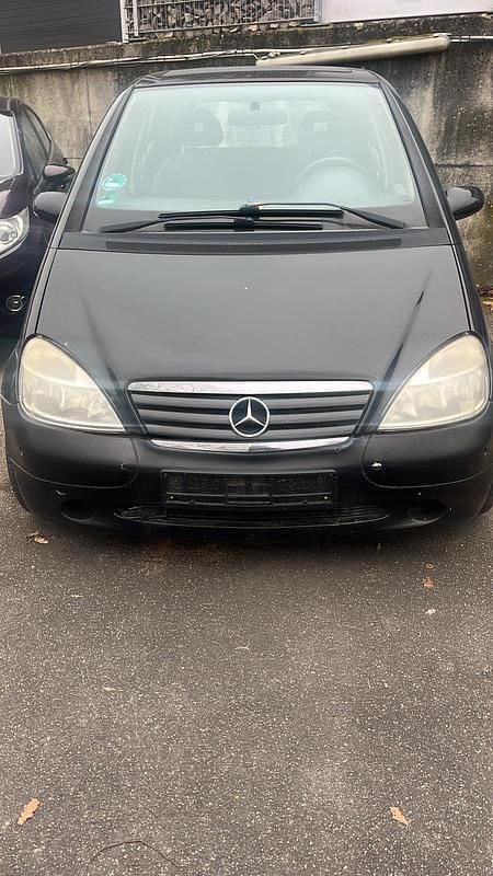 Schwarz Gebraucht 2000 Mercedes A190 Kleinwagen | 750 € (Superpreis) - Bild 1/4
