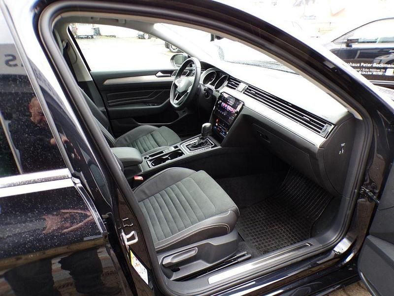 Gebraucht VW Passat Elegance 150 PS (110 kW) 2024 Deep black perleffekt (schwarz) Kombi