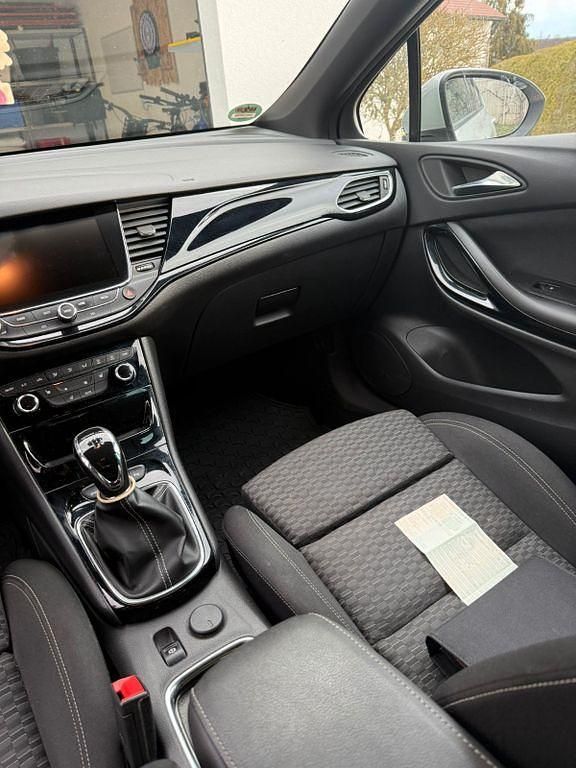 Gebraucht Opel Astra Dynamic 150 PS (110 kW) 2017 Silber Limousine