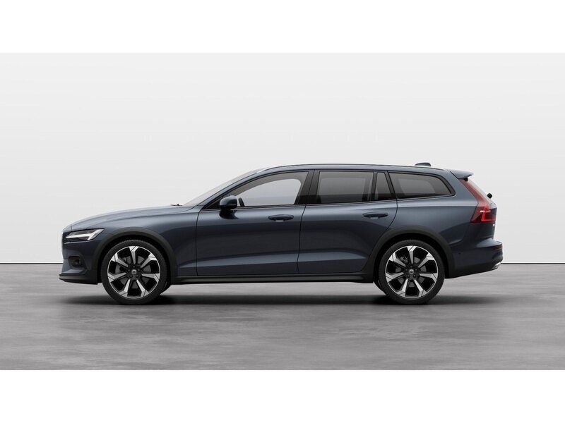 Blau Gebraucht 2024 Volvo V60 CC Plus Kombi | 45.990 € (Fairer Preis) - Bild 1/3
